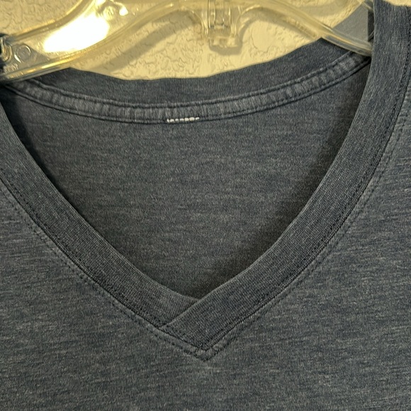 Lululemon V-neck shirt - Large - Picture 4 of 4